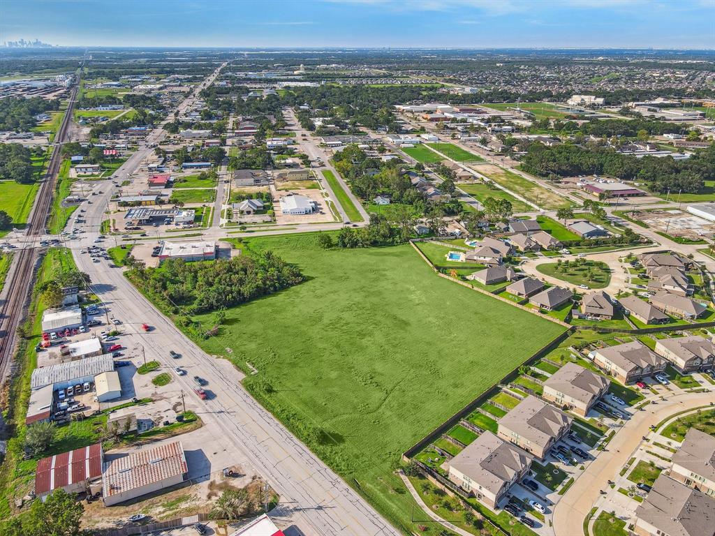 6.459 acres with frontage on Highway 35 and East Walnut. The Bakers Landing development is located on the southeast corner of E. Walnut Street and Highway 35 in the sphere of influence of the City of Pearland, Texas.  The site has limited topographic and terrain features. Adjacent to the subject property is the Bakers Landing residential development. The western portion of Pearland along S.H. 288 is a popular area for residents who commute to the Texas Medical Center. The city of Pearland is largely built out, especially the eastern portion closest to the subject site. This property is Fully Entitled meaning all utilities that are required for development are part of the planned development of Bakers Landing which is already fully approved. No retention needed, the pond in Bakers Landing supports this commercial land as well. Currently zoned general business. See link below for video of flyover.

https://vimeo.com/988600011/564c708b41?share=copy