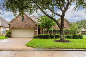 2302 E Capri Dr, Pearland, TX 77581