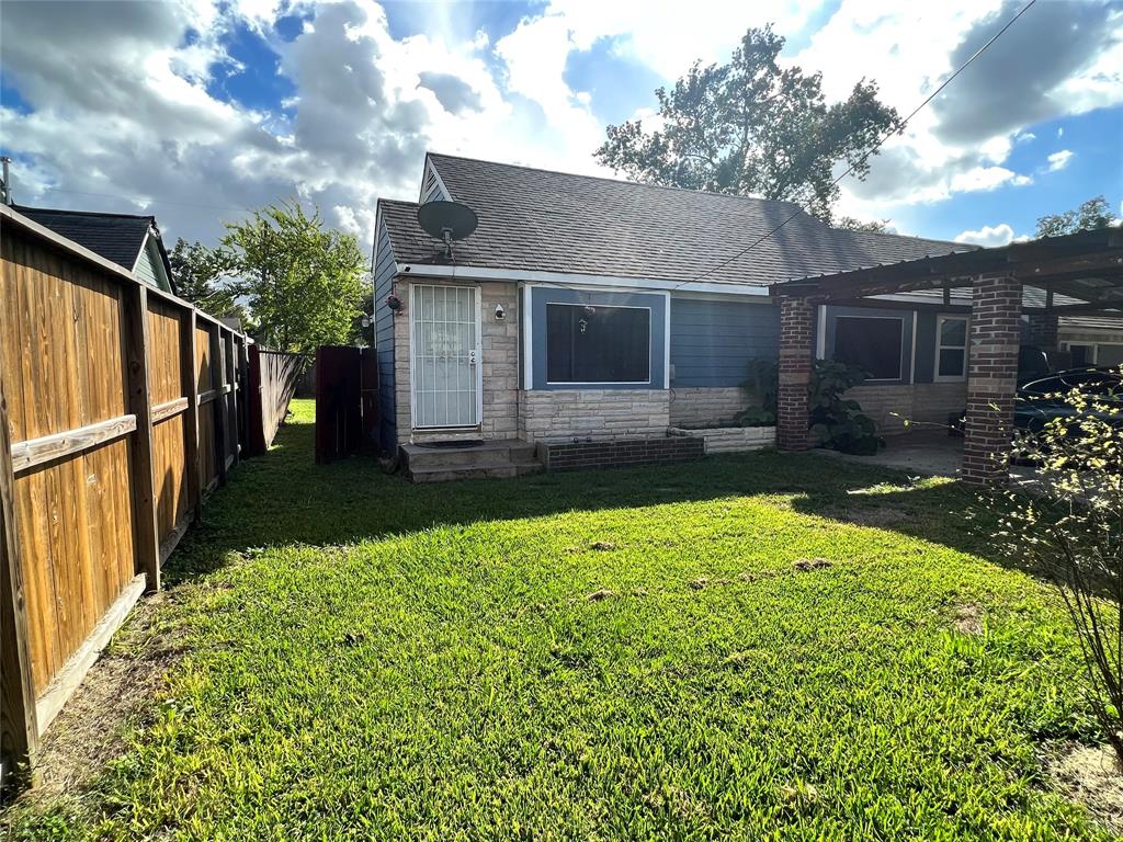 2308 W Bennington St W