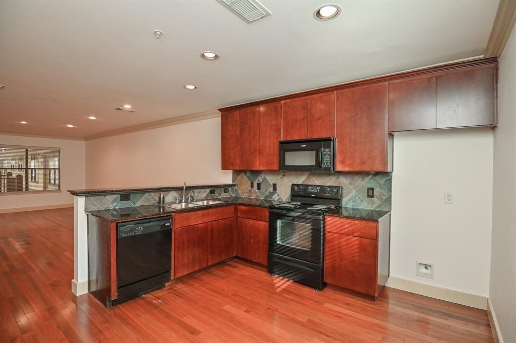 Photo #4: 56874889 Listing 