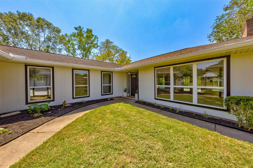 522 W Castle Harbour Dr