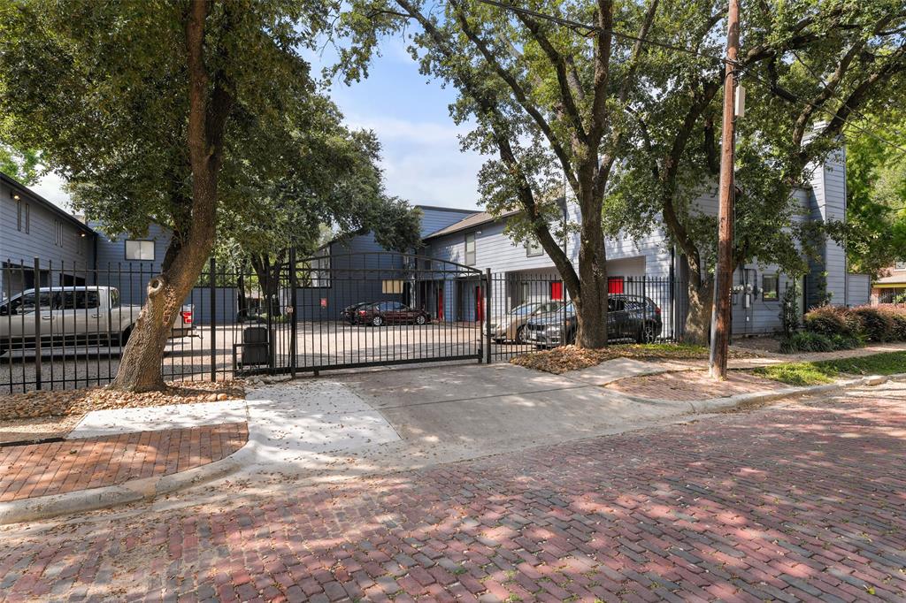 2100 Commonwealth Street Houston TX  77006 - Hunter Real Estate Group