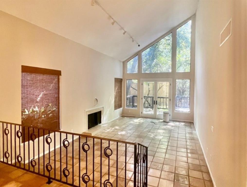 150 Sugarberry Cir