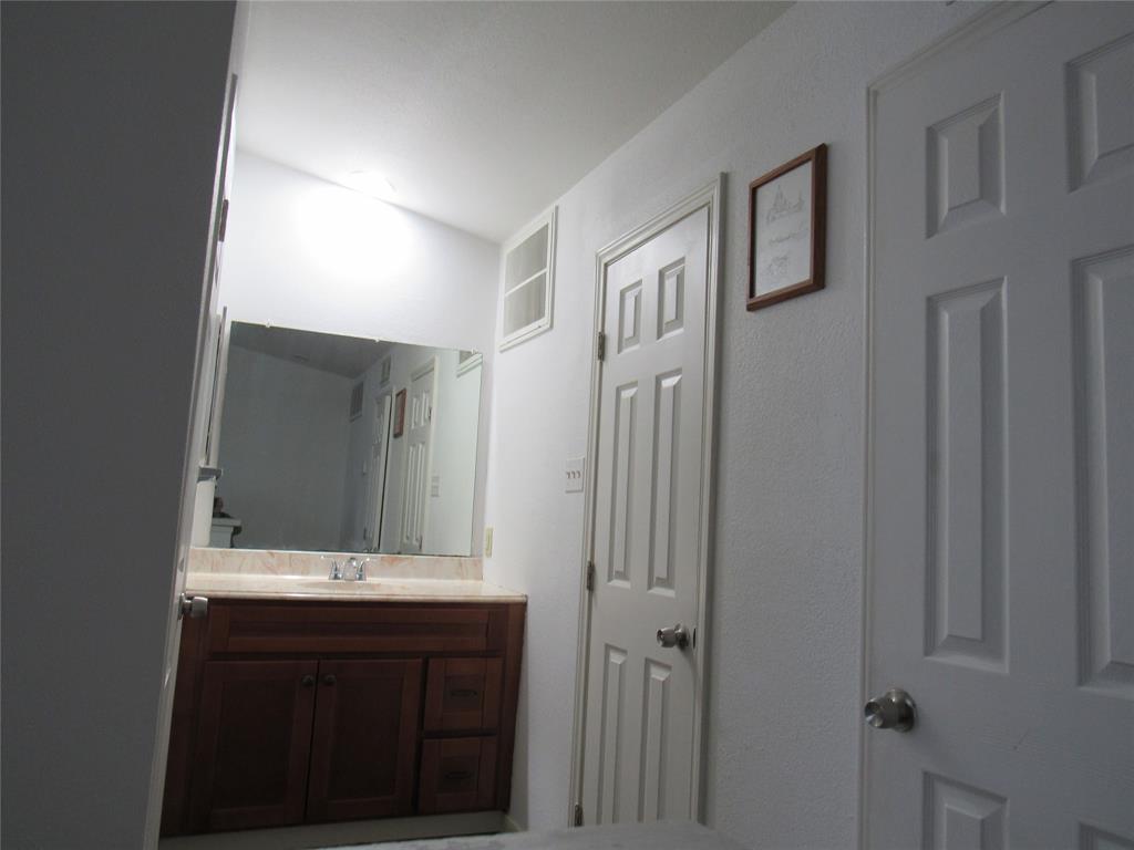 Photo #10: 74824201 Listing 