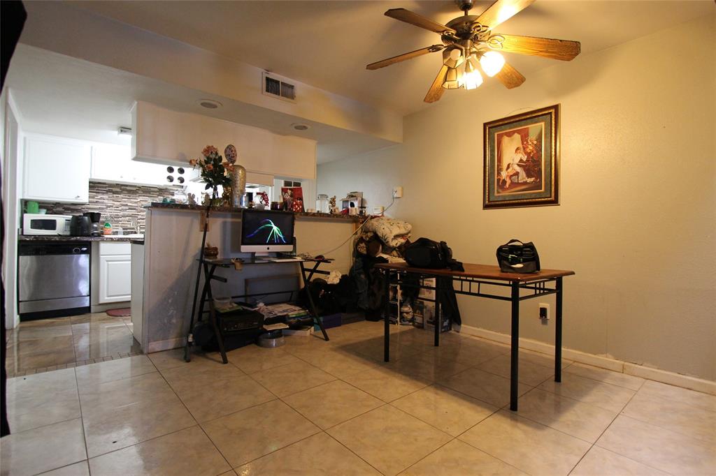 Photo #11: 18218759 Listing 