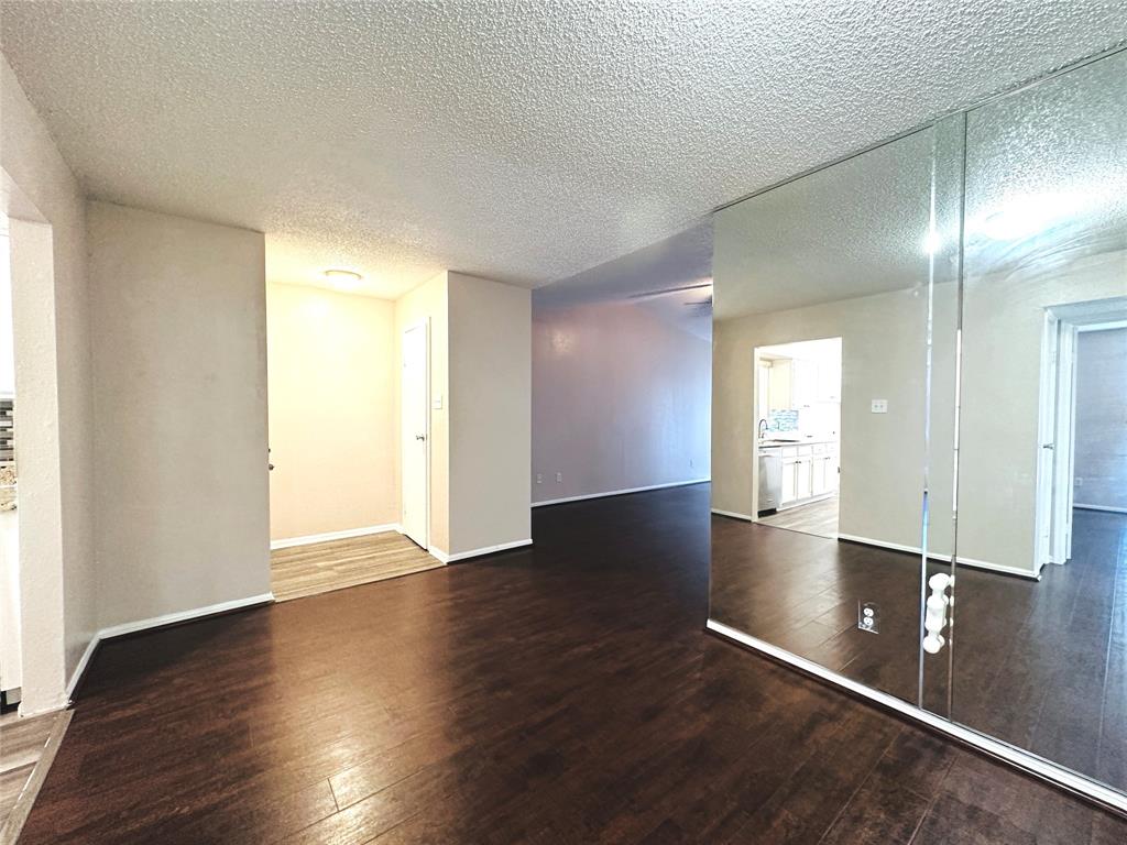 Photo #8: 27839602 Listing 