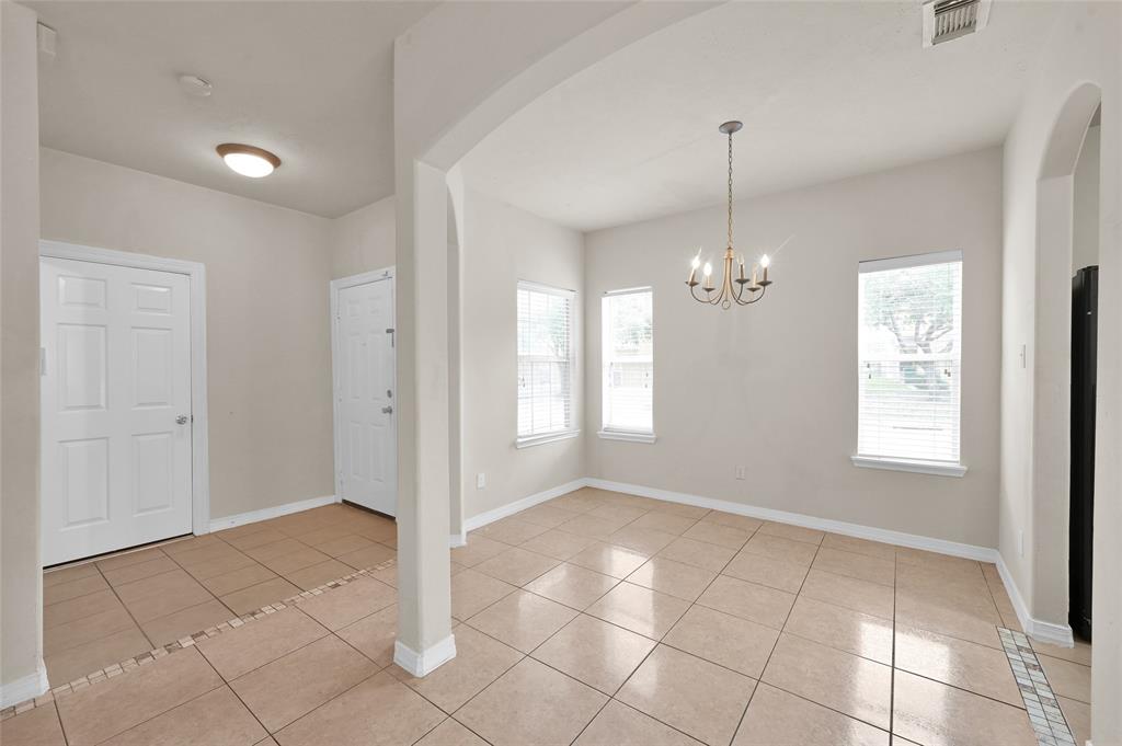 Photo #8: 67972387 Listing 