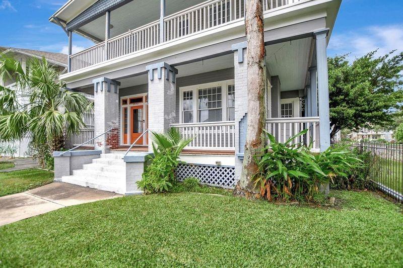 2602 Bernardo De Galvez Ave