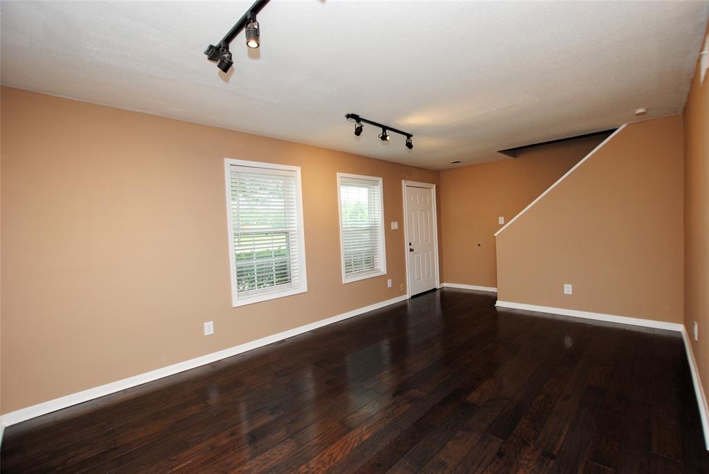 Photo #4: 23446517 Listing 