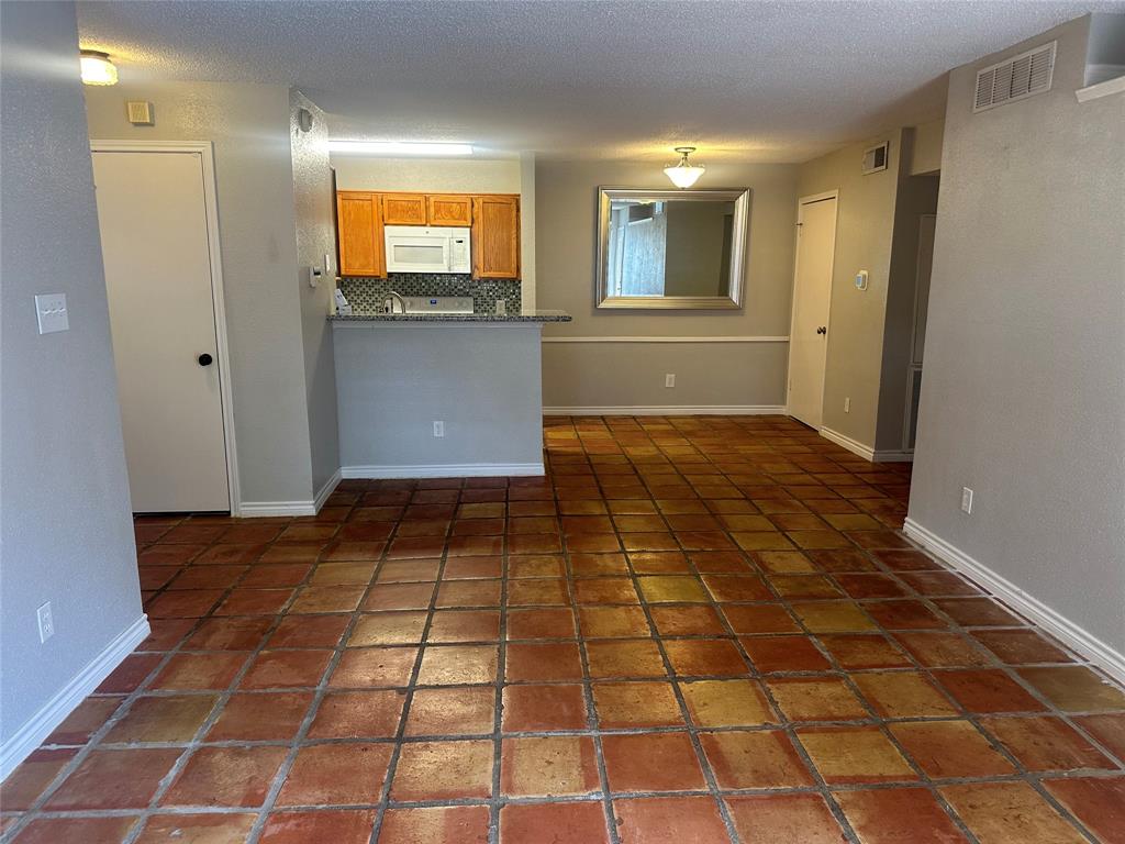 Photo #5: 19545527 Listing 