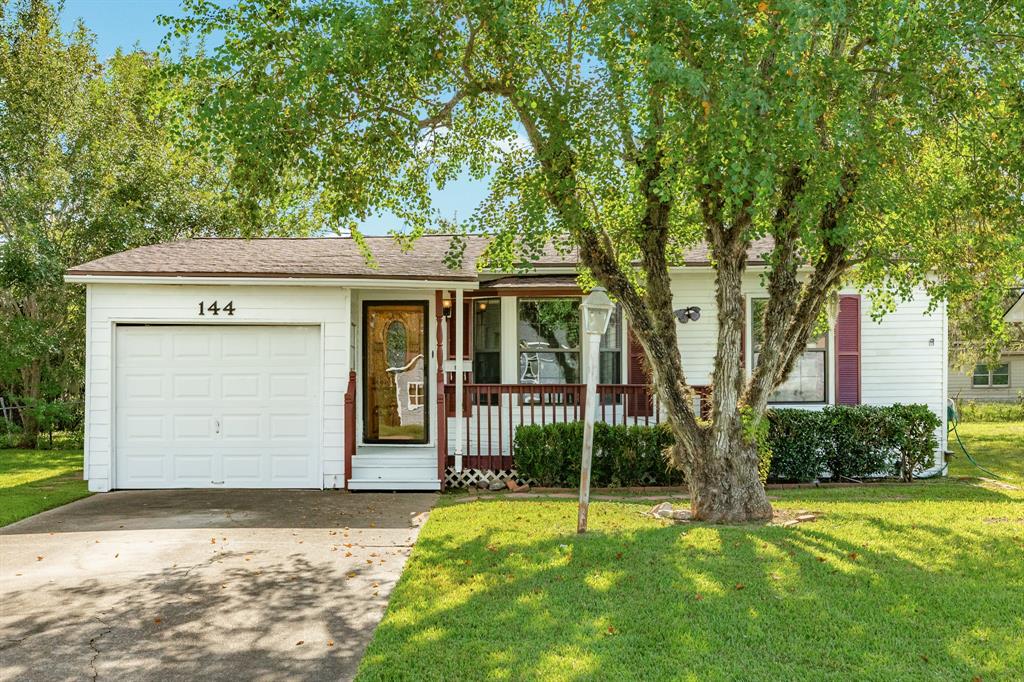 144 Huisache St  