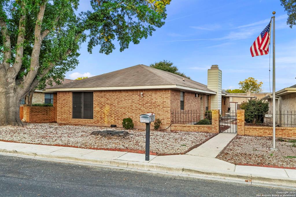 908 ROBERT DERRICK DR  