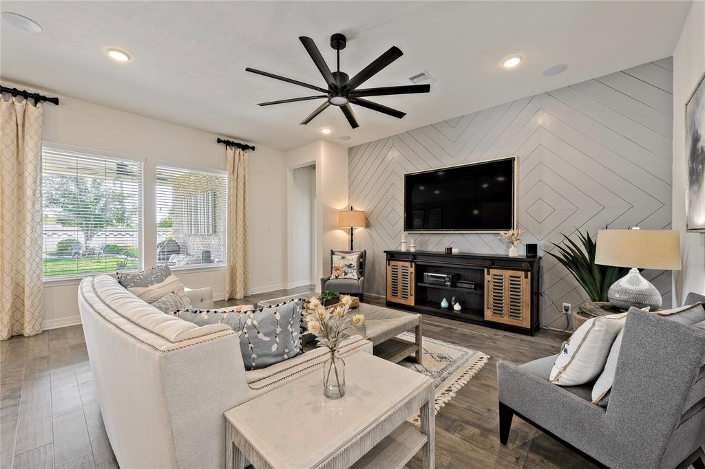 185 Lakehouse Lndg Dr