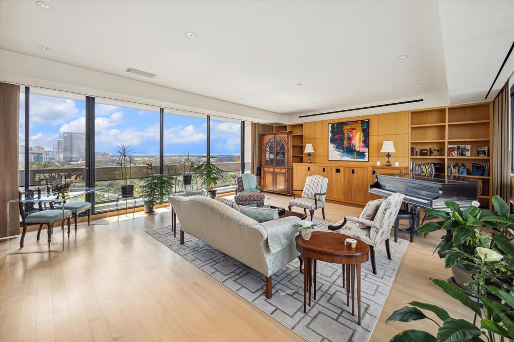 Browse Active RICE MUSEUM DISTRICT Condos For Sale