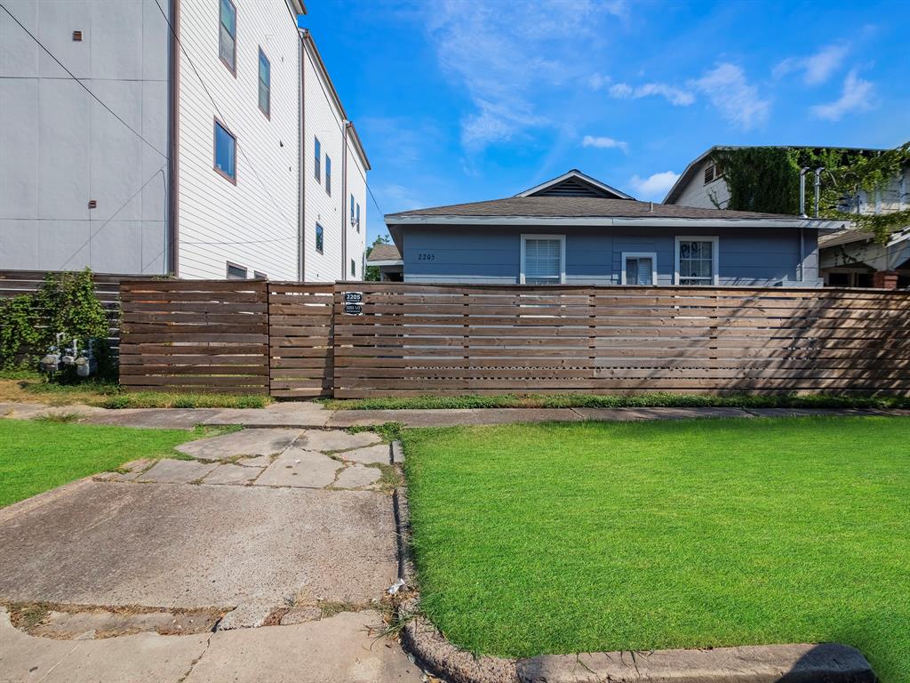 2205 Saint Emanuel St