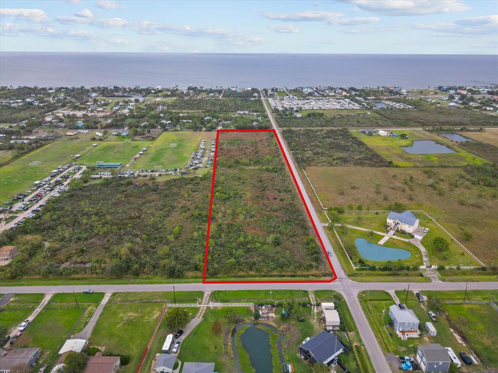 10 acres! So many possibilities with this property. Bring all your ideas and come check out his awesome 10 acres in Sunny San Leon. Additional property can be purchased