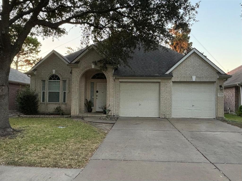 5323 Champions Way Ln  