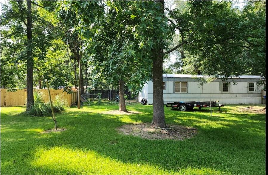 Singlewide manufactured home sitting on a 0.5 acres. 3 beds 2 baths. unrestricted property located near Dayton's amenities. Utilities are available