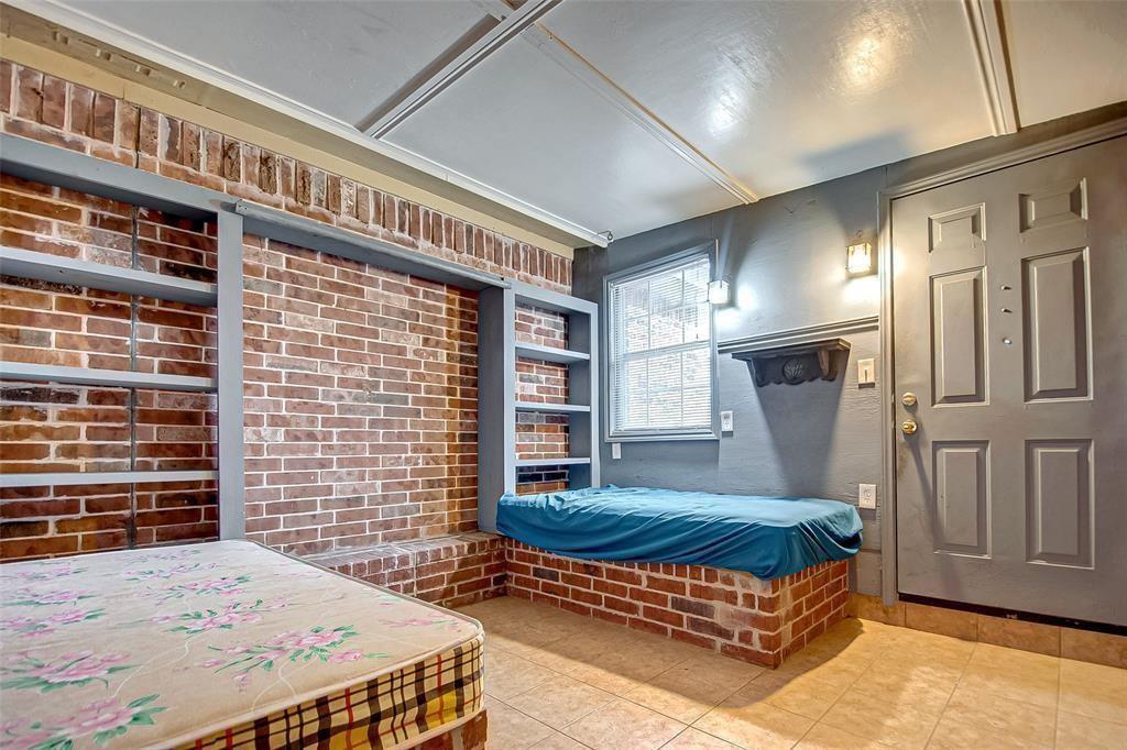 6628 Avenue Q