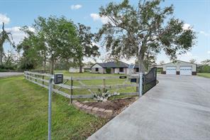 2007 Colony Lakes, Angleton, TX 77515