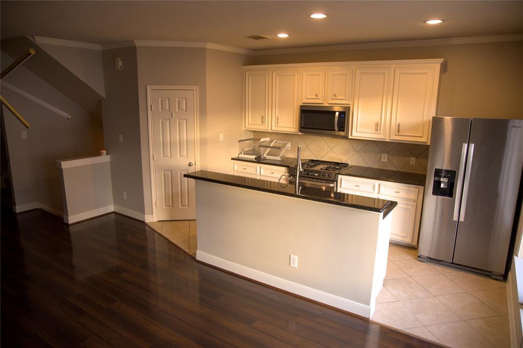 Photo #9: 50684924 Listing 