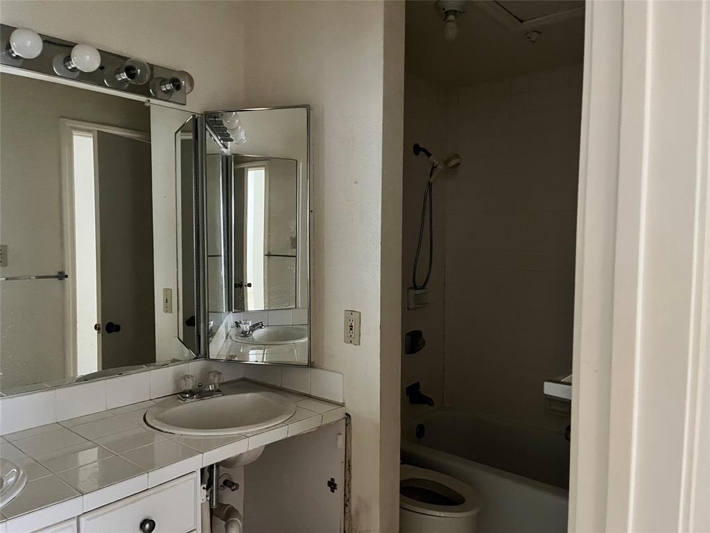 Photo #11: 48099996 Listing 