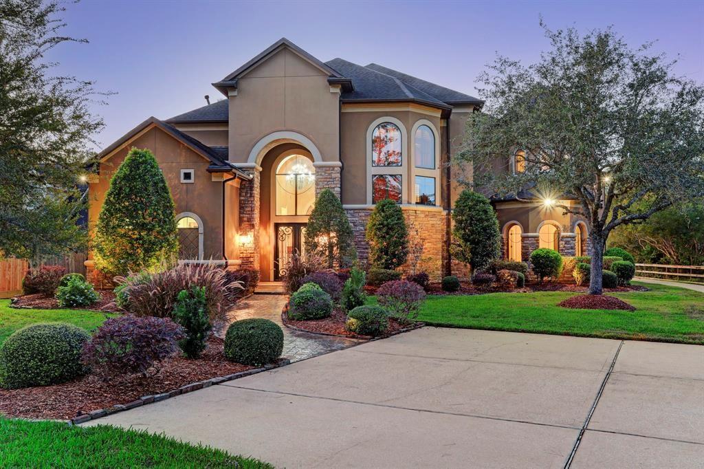 260 Whispering Pnes Ave