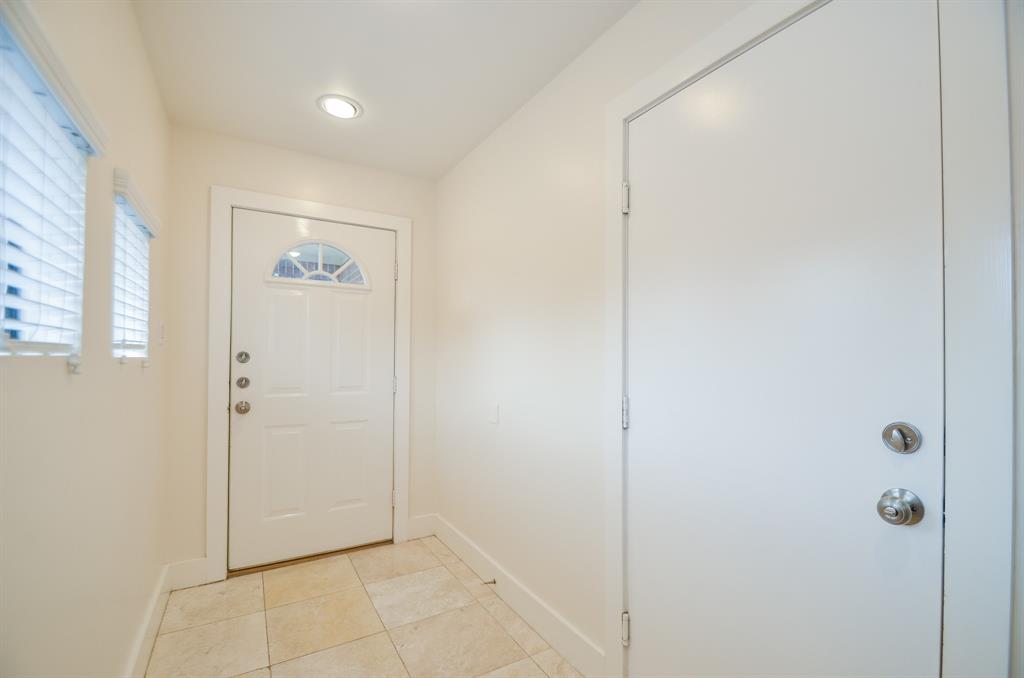 Photo #5: 75666384 Listing 