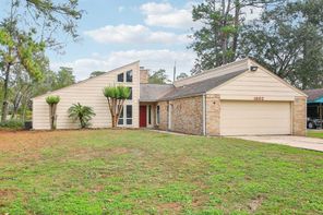 1602 Chestnut Ridge Rd — Estates Sec 01