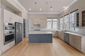 3410 12th, Houston, TX, 77008