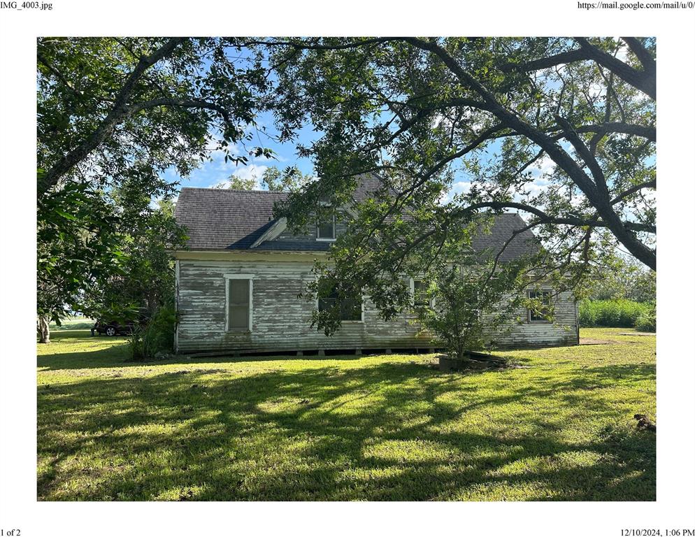 Beautiful 8 acre property with mature Oak & Pecan trees.