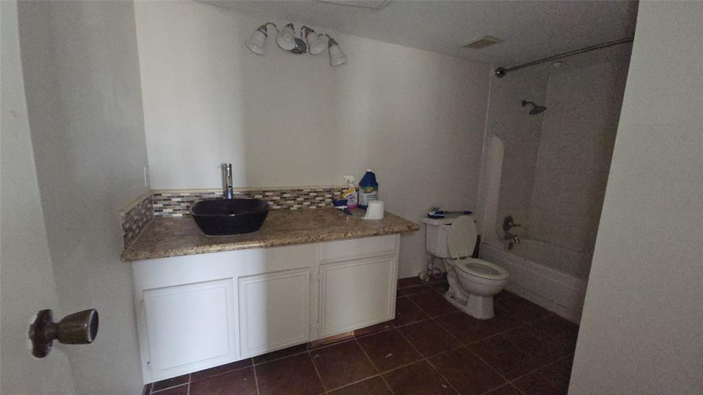 Photo #9: 48908360 Listing 