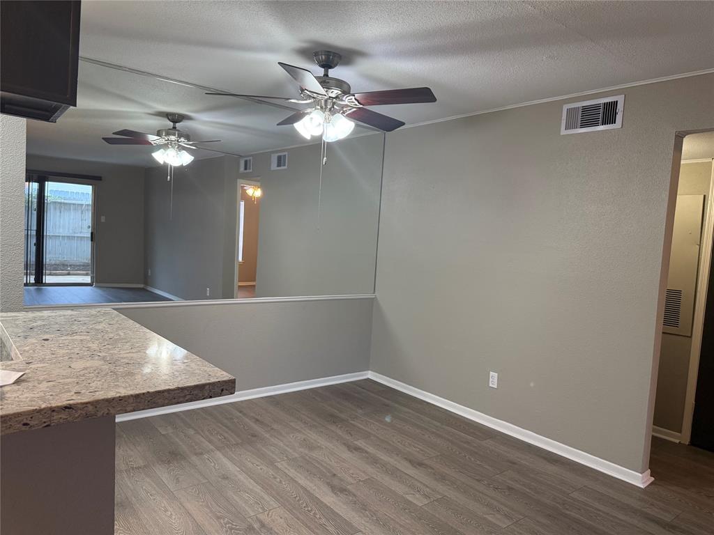 Photo #7: 26240149 Listing 