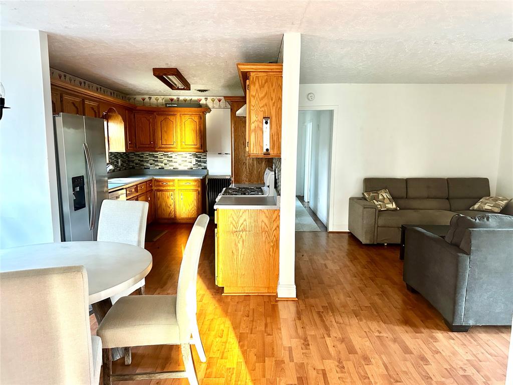 633 Hillhouse Rd