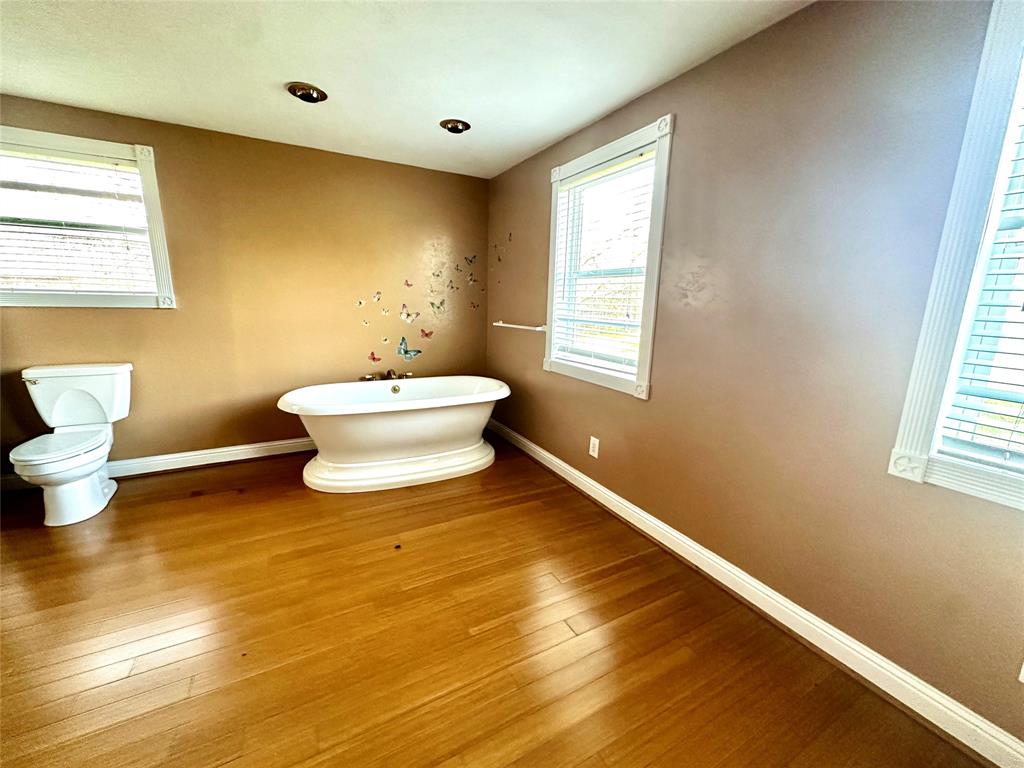 633 Hillhouse Rd