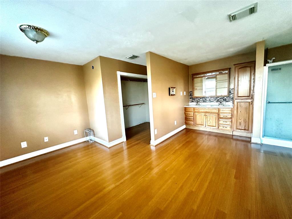 633 Hillhouse Rd
