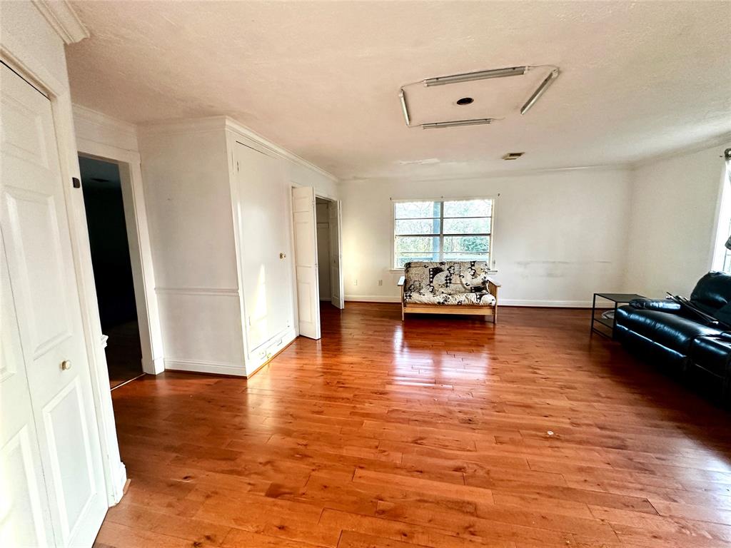 633 Hillhouse Rd