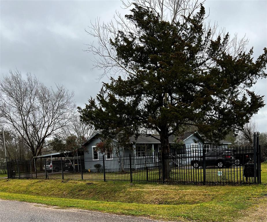 633 Hillhouse Rd
