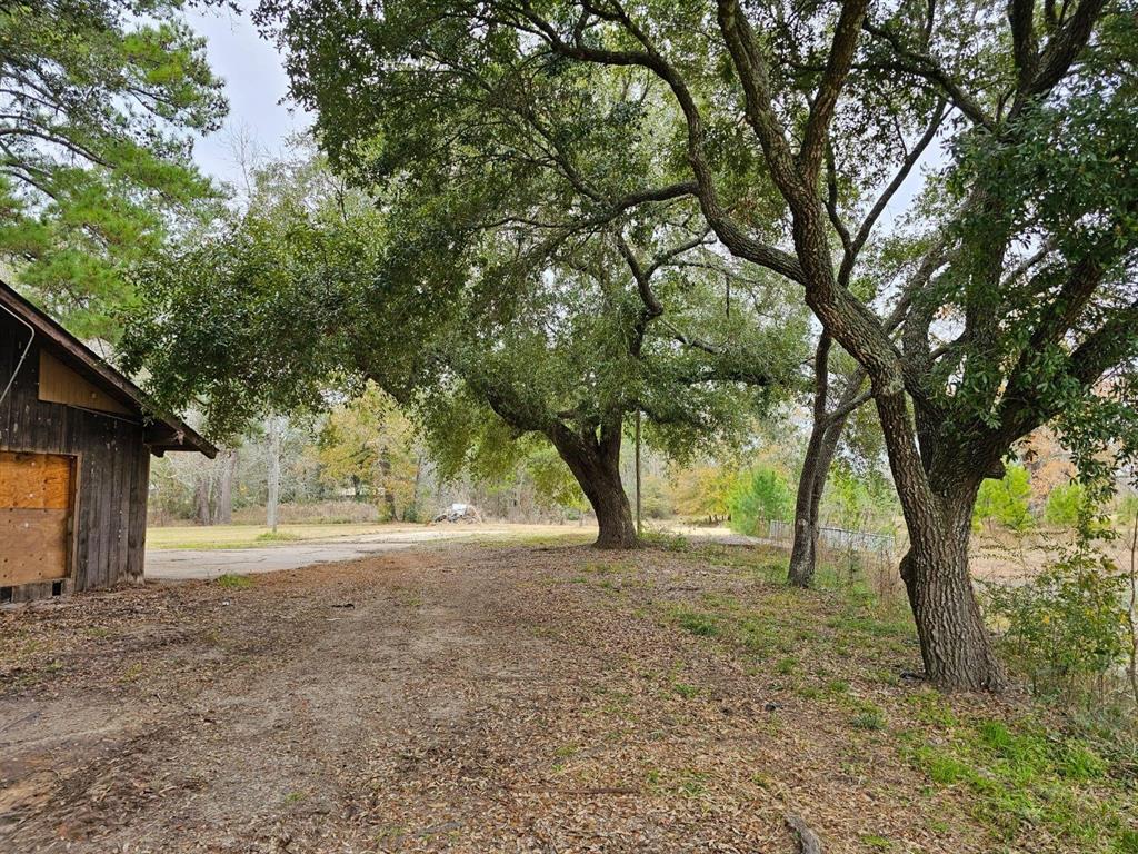 14+/-Ac transitional property with 1284 FT of frontage on FM 1725 features ponds, metal barns, and a house in need of repairs - perfect for a wide range of commercial or residential development options. Conveniently located near the Sam Houston National Forest and with easy access to Hwy 105 and I-69 (Hwy 59) within 1.2 miles, making it an ideal investment for strategic business growth. Situated just 2.4 miles from CBD Cleveland and 32-minute drive to I-45 in Conroe, this property offers endless potential.