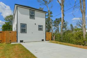 8713 Southwark, Houston, TX 77028