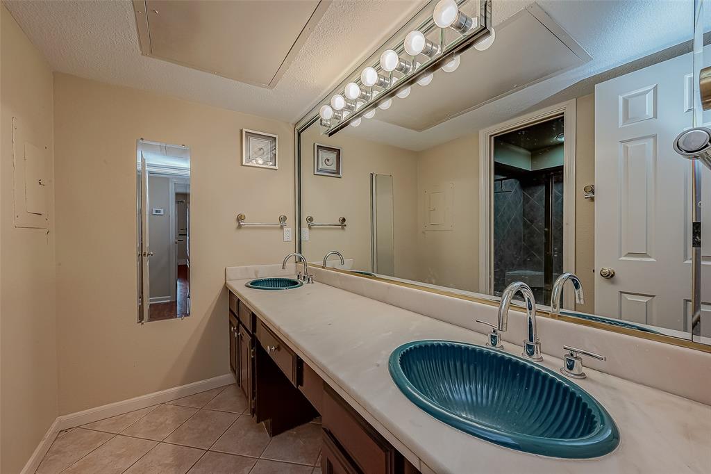 Photo #12: 62594419 Listing 