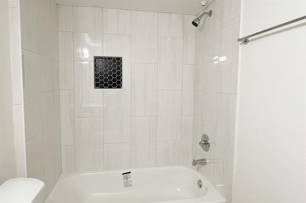 Photo #11: 83473794 Listing 