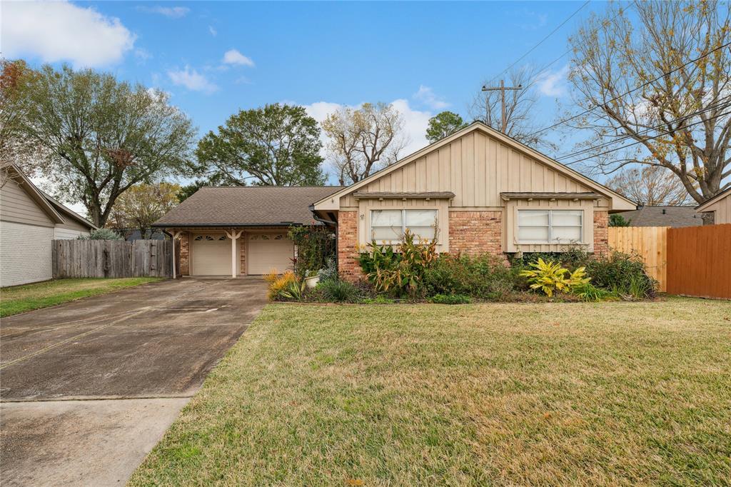 OVERSIZED LOT IN OAK FOREST/GARDEN OAKS! This beautifully designed 1-story traditional home offers a harmonious blend of modern living and natural charm. Featuring 3 bedrooms and 2 bathrooms, this home is set on an oversized 13,164 square-foot lot, providing plenty of space to relax and entertain. The open-concept layout invites you in with a light-filled living area that flows effortlessly into the dining space and chef-inspired kitchen, complete with custom cabinetry, sleek countertops, and elegant finishes. Thoughtful details like a cozy, relaxing seating area and seamless indoor-outdoor connections make this home unique. The primary suite is a tranquil retreat with a walk-in closet and a spa-like ensuite featuring a luxurious soaking garden tub. Outside, the lush backyard is an oasis, perfect for gatherings or peaceful mornings surrounded by greenery. Welcome home!
Your personal sanctuary