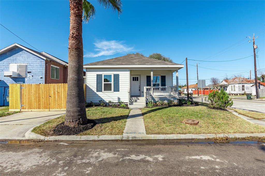 4302 Avenue R 1/2, Galveston Photo