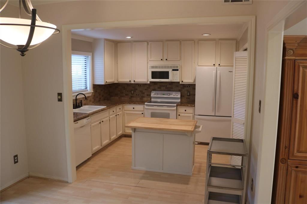 Photo #4: 75424460 Listing 