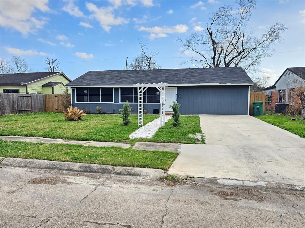 4314 Tavenor Lane