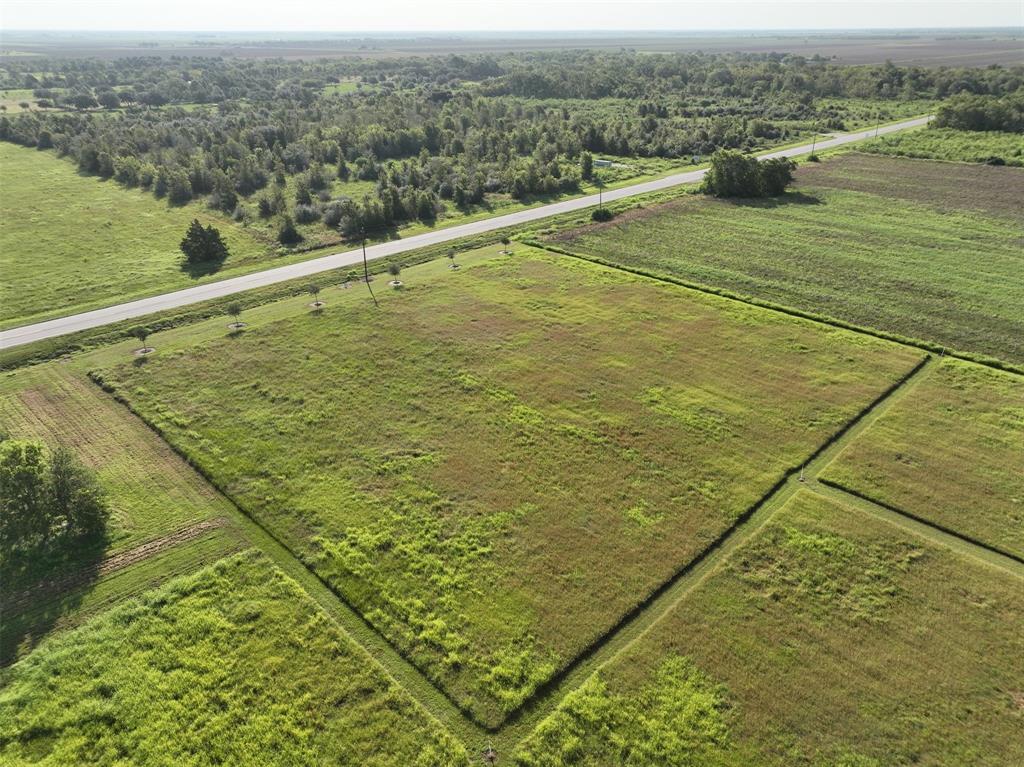 Beautiful land in the Country, yet close to the city.  Plenty of room for a home or business (or both), horses, FFA projects, and nice fresh air with plenty of space.  This land is only 4 minutes away from 59 so a very easy commute to town.