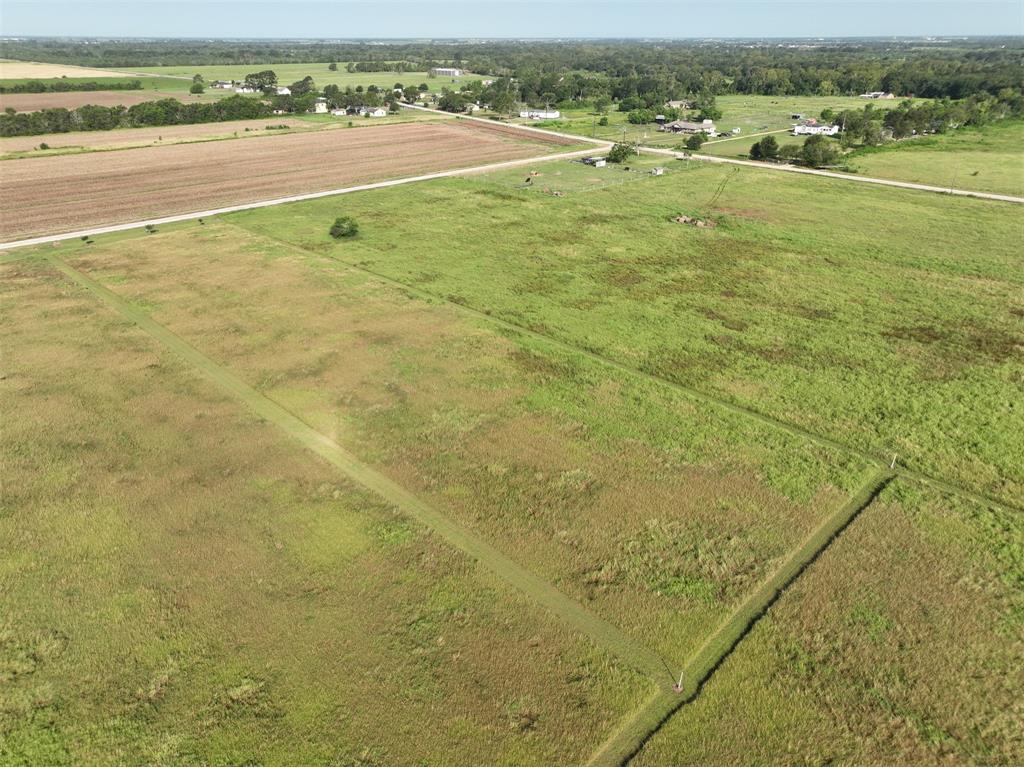 Beautiful land in the Country, yet close to the city.  Plenty of room for a home or business (or both), horses, FFA projects, and nice fresh air with plenty of space.  This land is only 4 minutes away from 59 so a very easy commute to town.