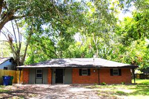 1109 Valderas, Angleton, TX, 77515