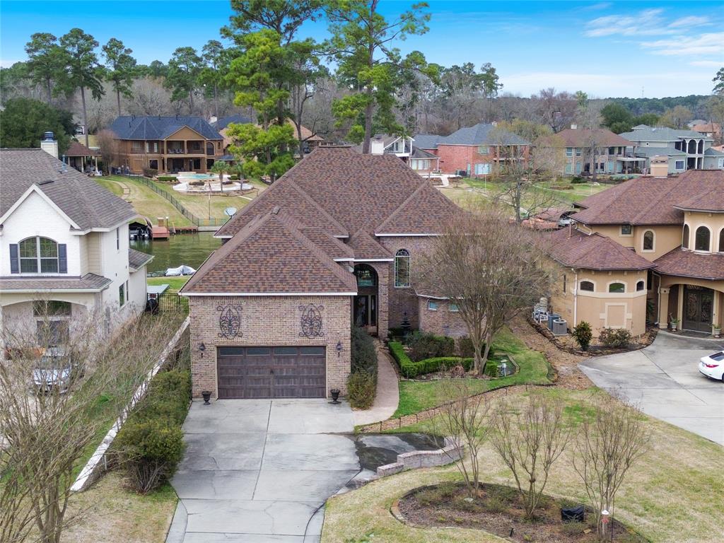 4680 SQUARE FOOT CUSTOM HOME ON LAKE CONROE
4 / 5  BED , 3. 5  BATH HOME WITH STUNNING LAKE VIEWS
GRANDFATHERED IN DOUBLE 40 FOOT DOCKS ( Most others are 30 feet long) INCLUDING COVER PROTECTORS ELECTRIC SYSTEM